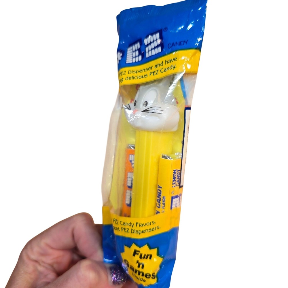 Bugs Bunny‎ Yellow Pez Dispenser - New Old Stock